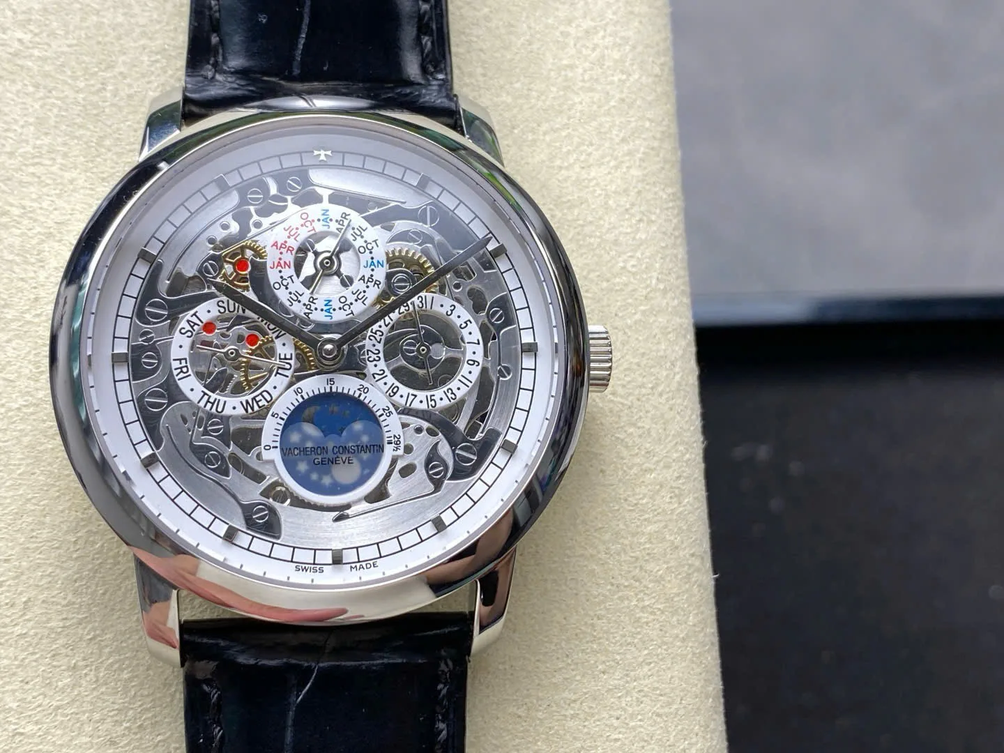 1:1 super clone luxury watch detail product photo