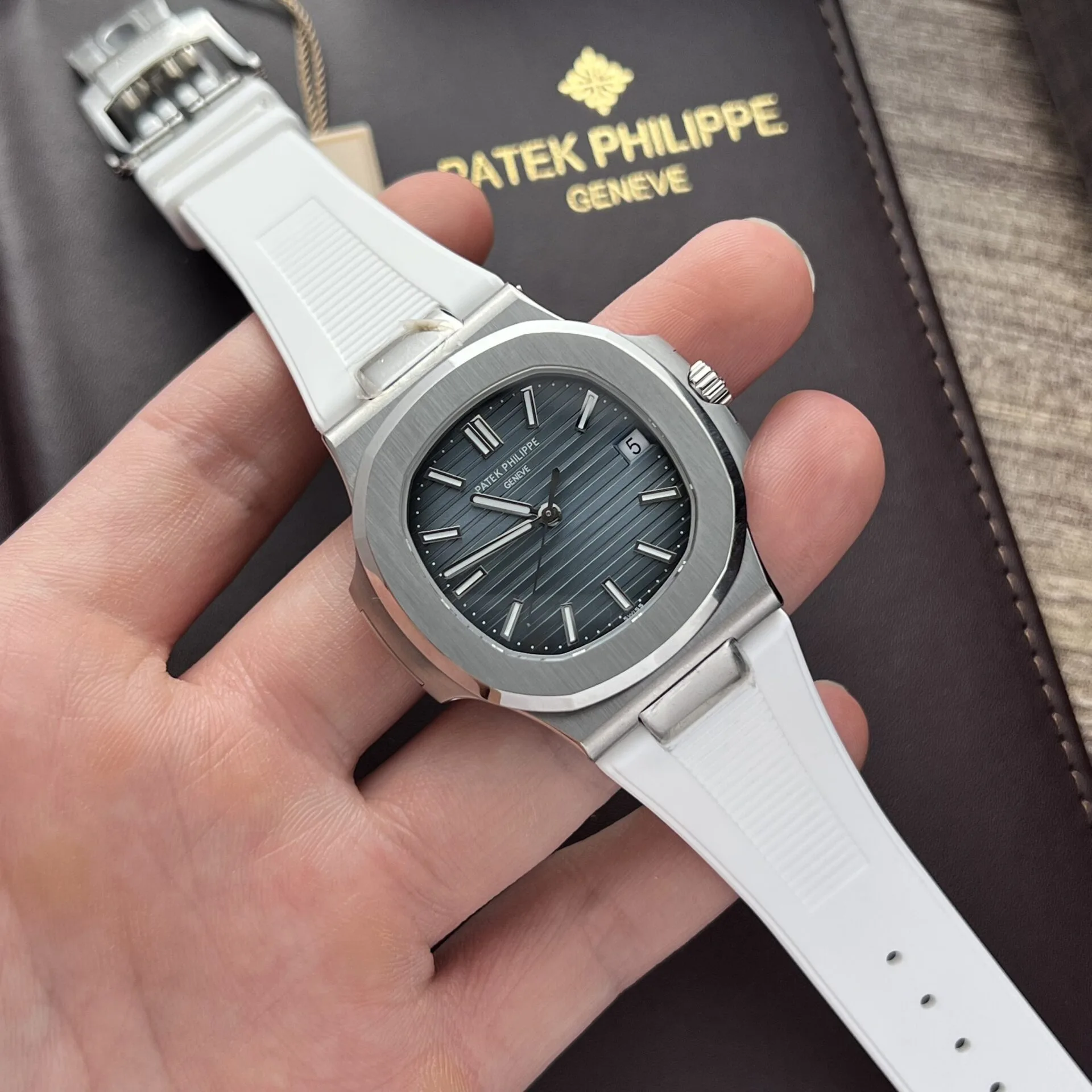 1:1 super clone luxury watch detail product photo