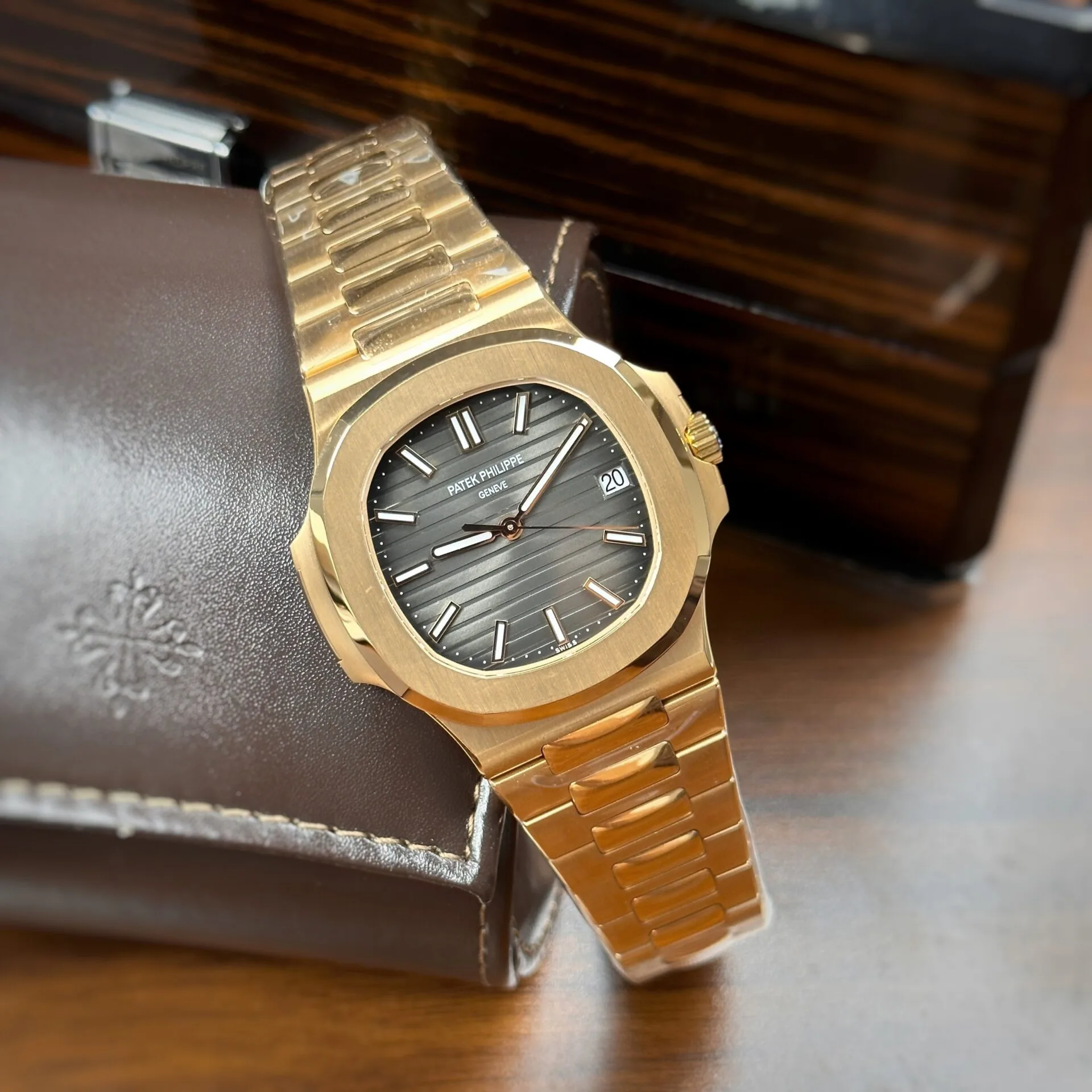 1:1 super clone luxury watch detail product photo
