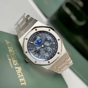 1:1 super clone luxury watch detail product photo