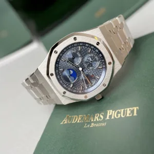 1:1 super clone luxury watch detail product photo