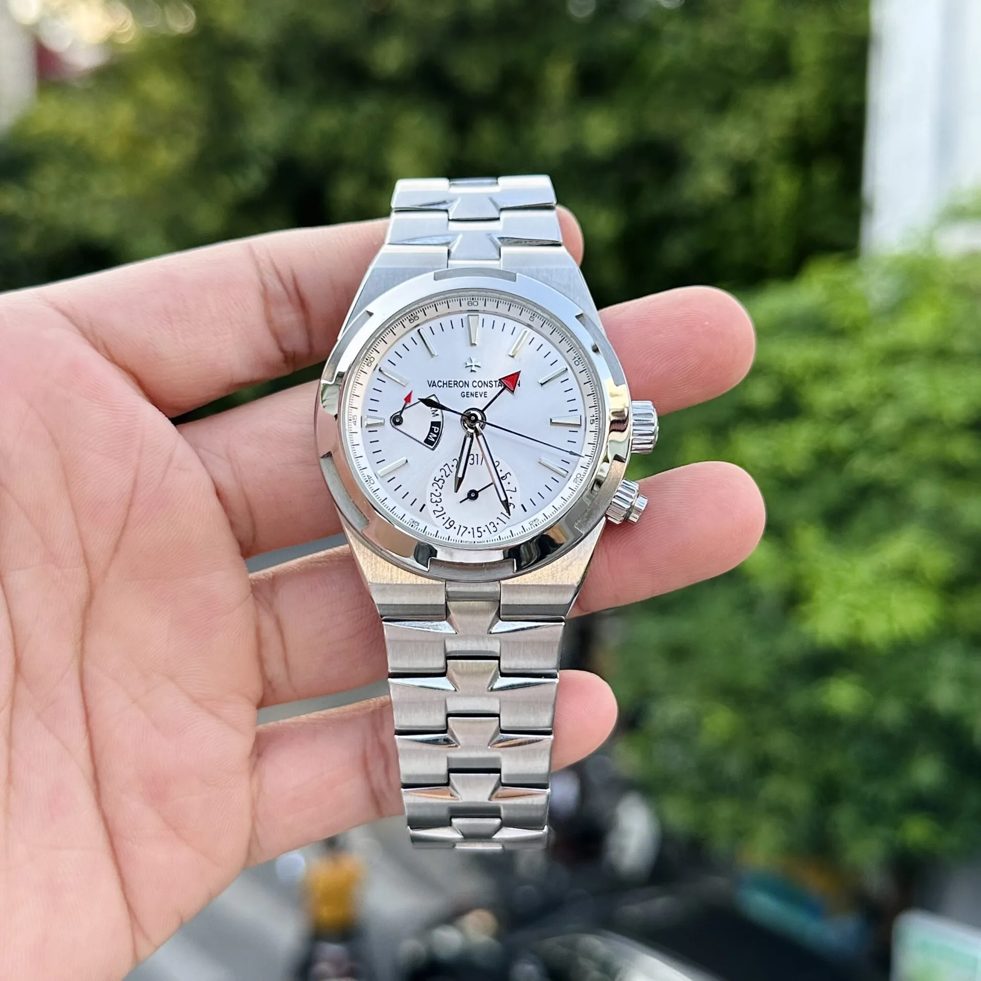 Vacheron Constantin CONSTANTIN Overseas Luxury Sport Traveler Watch white dial 41mm 1:1 super clone watch