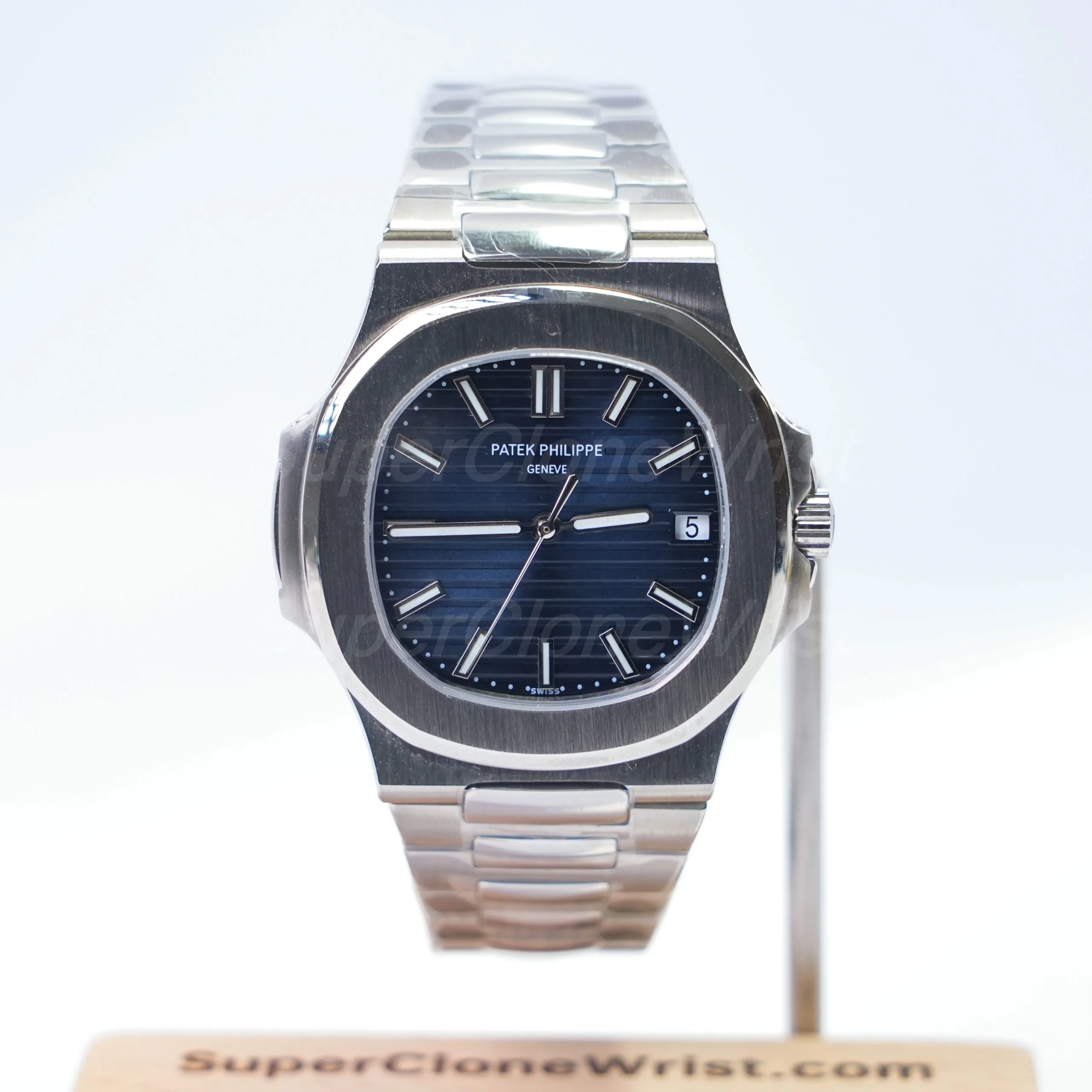 1-11-scaled-1.jpg Patek-Philippe-Nautilus-5711-Blue-Dial-40mm 1:1 SuperClone Watch Replica Watches - 1