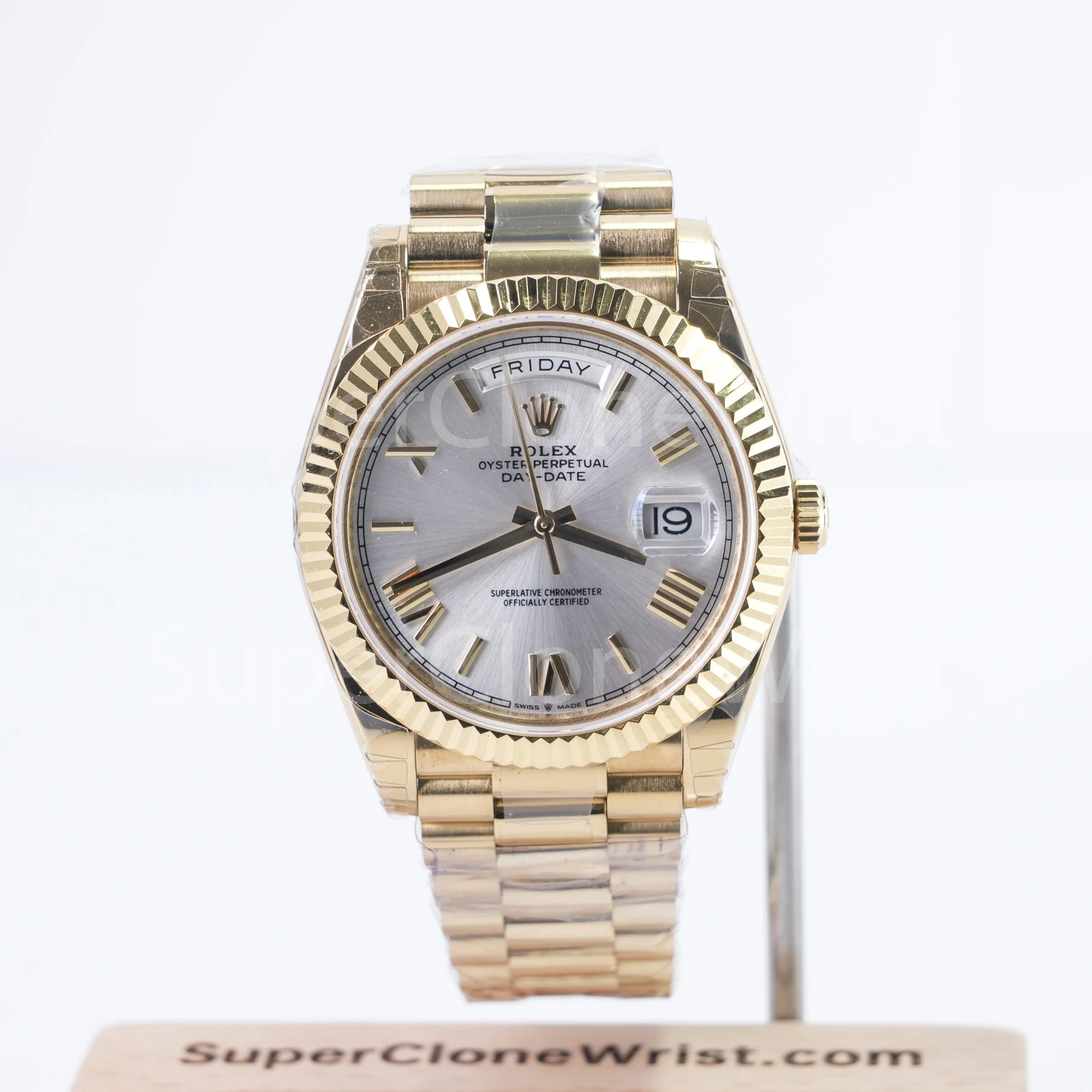 Rolex Day-Date 228238 18K Yellow Gold Silver Sunray Roman Dial Fluted Bezel President Bracelet 40mm Replica Watches - 1