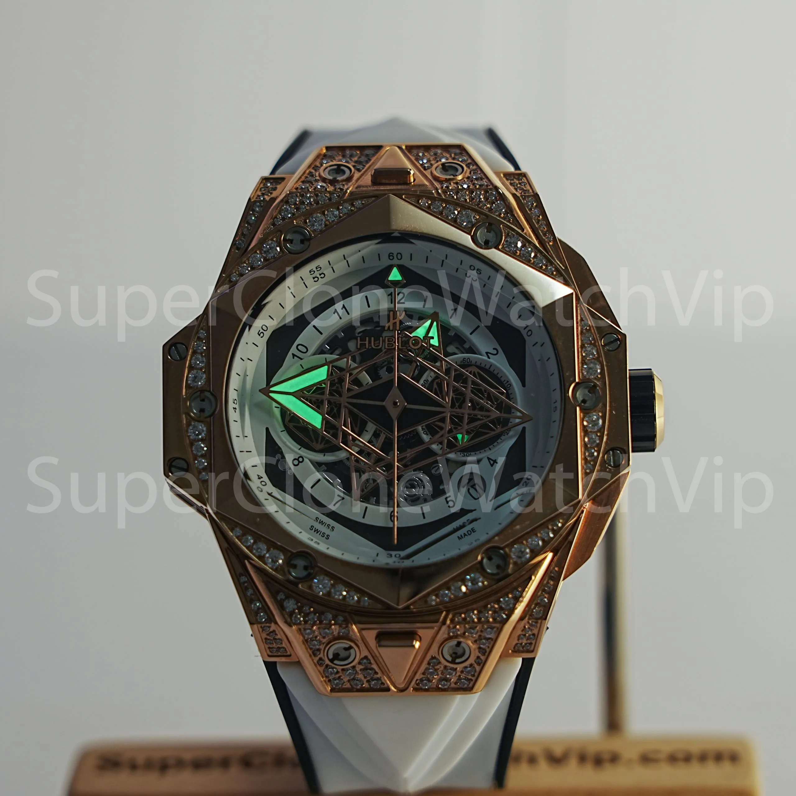 Hublot Big Bang Sang Bleu II King Gold Diamonds 418.OX.2001.RX.1604 Skeleton Dial 45mm Replica Watches - 2