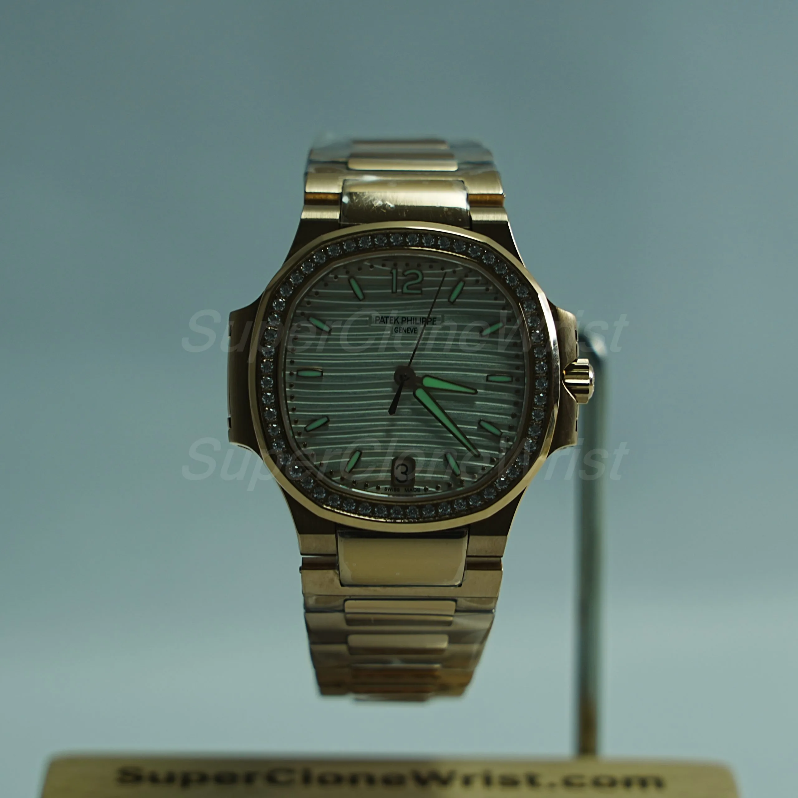 Patek Philippe Nautilus 7118/1200R Rose Gold Silvery Opaline Dial Diamond Bezel Rose Gold Bracelet 35mm Replica Watches - 2
