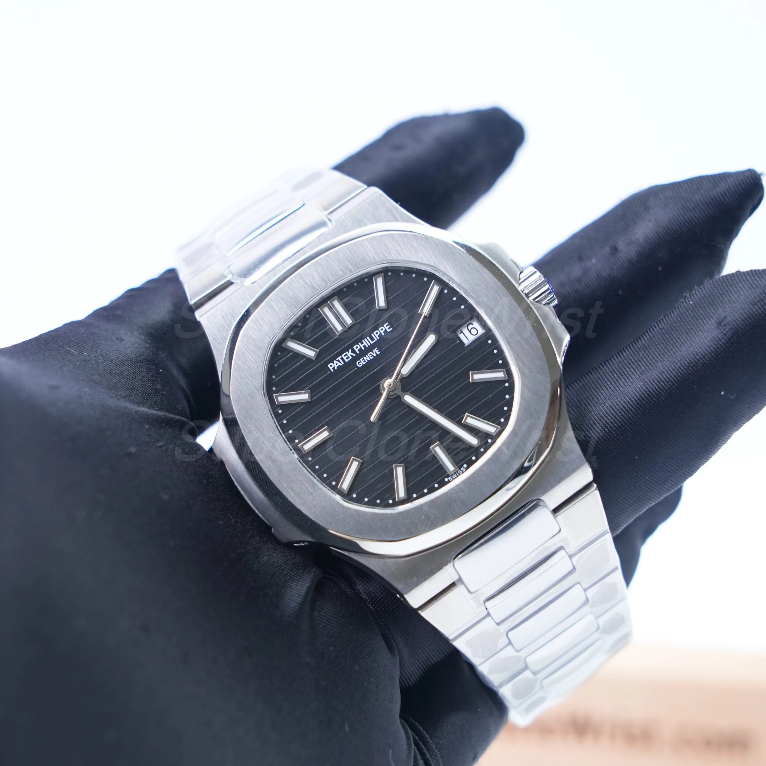 Patek-Philippe-Nautilus-5711-Black-Dial-40mm 1：1 SuperClone Watch Replica Watches - 2