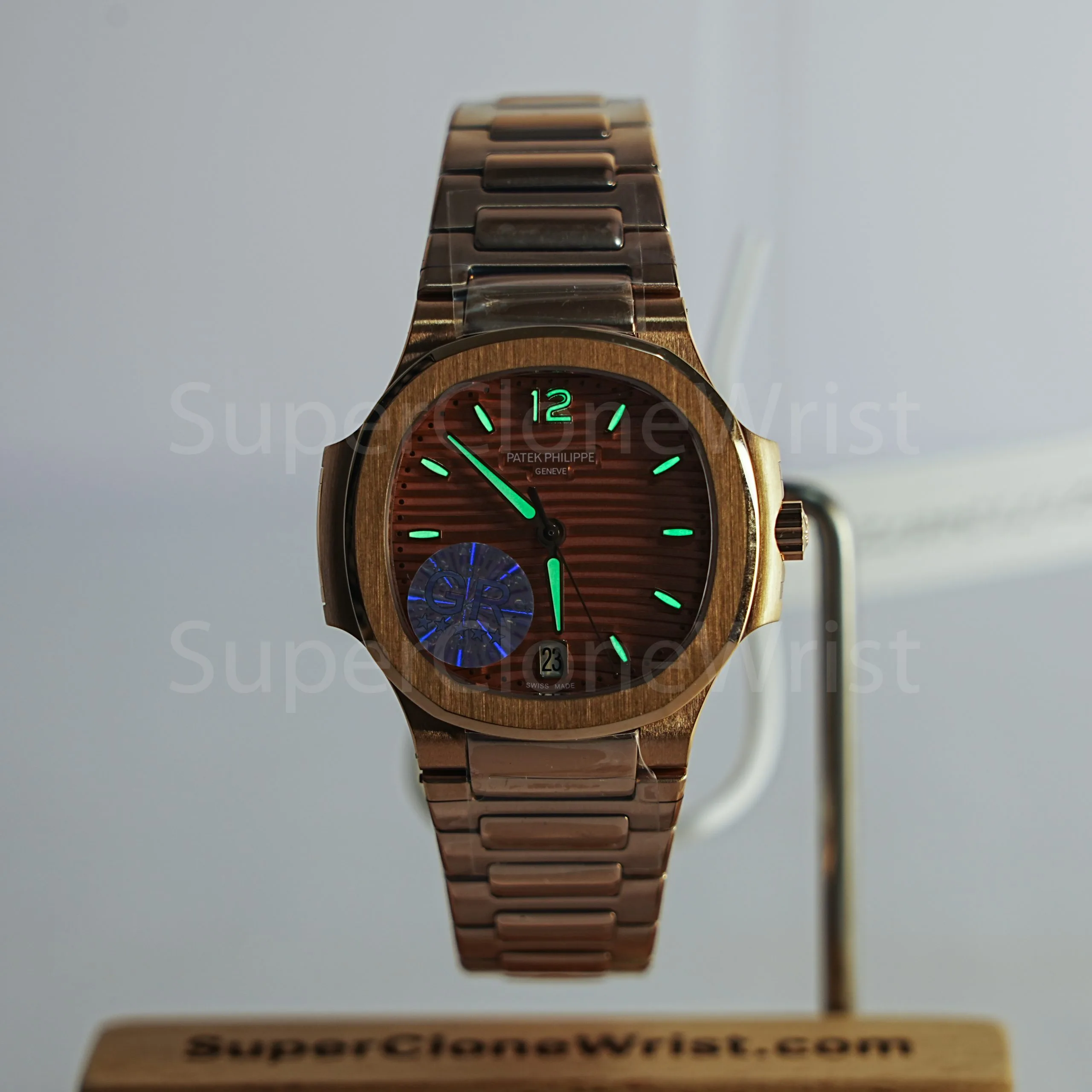Patek Philippe Nautilus 7118-1R Rose Gold Rose Gold Dial Rose Gold Bezel Rose Gold Bracelet 35.2mm Replica Watches - 2