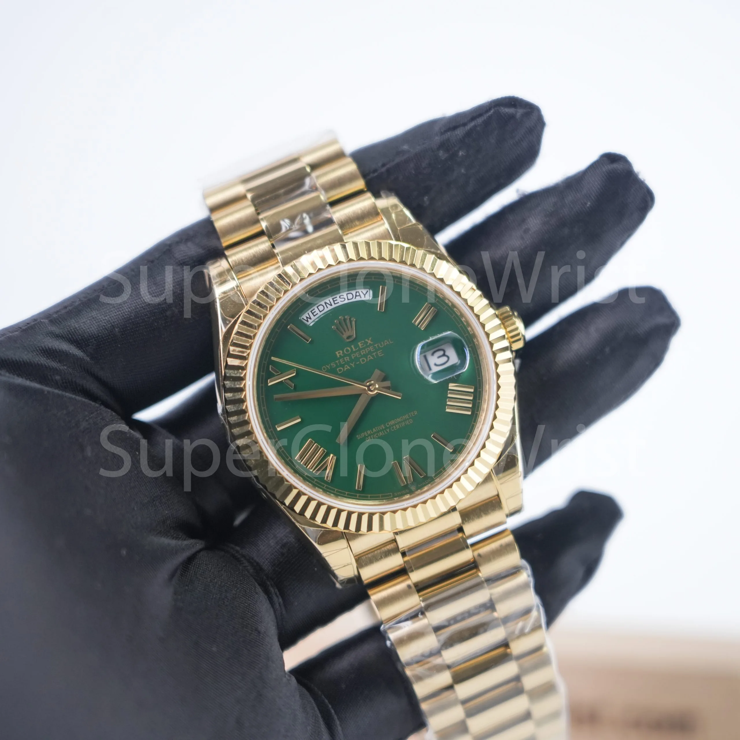Rolex Day-Date 228238 18K Yellow Gold Green Roman Dial Fluted Bezel President Bracelet 40mm Replica Watches - DSC05618